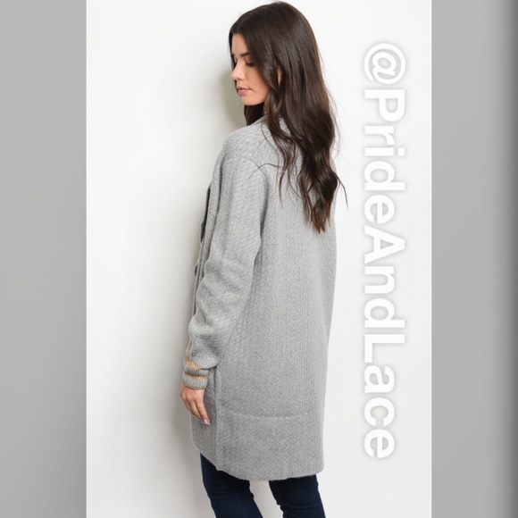 LAST 1️⃣ ❄️GrayCardigan w/Beige Details Sleeves - Picture 2 of 3